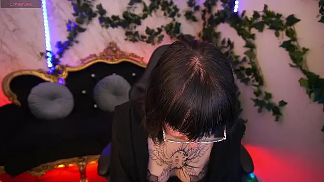 Pixie Peachh online show from 17, 9, 2025