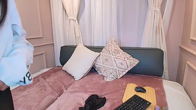 Nahomi key  online show from 23, 10, 2025