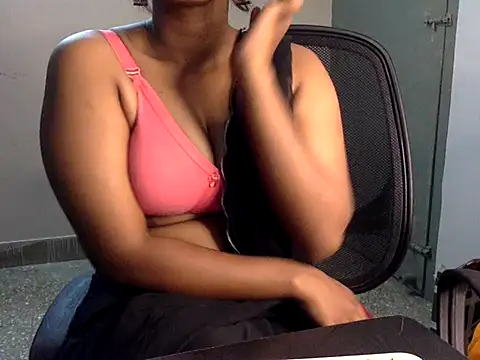 Snapshot of Hot-Honey20 chatting on 17, 10, 2025 Hot-Honey20 online show from 17, 10, 2025