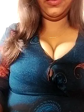 Snapshot of Dimplegirl chatting on 5, 10, 2025 Dimplegirl online show from 5, 10, 2025