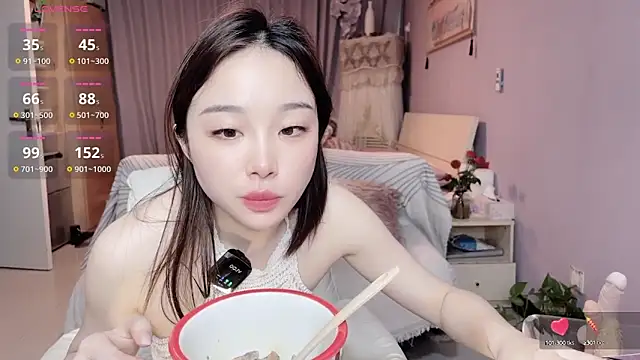 Snapshot of Y2Luvk chatting on 9, 10, 2025 Y2Luvk online show from 9, 10, 2025