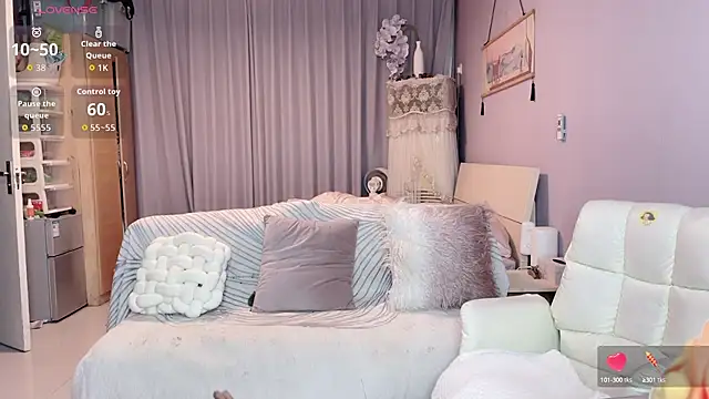 Snapshot of Y2Luvk chatting on 13, 10, 2025 Y2Luvk online show from 13, 10, 2025