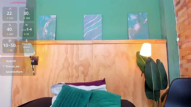 Snapshot of halleylorens chatting on 3, 3, 2026 halleylorens online show from 3, 3, 2026