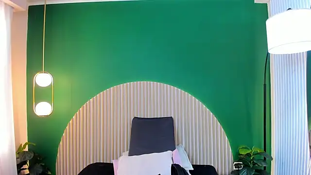 halleylorens online show from 12, 4, 2026