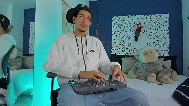 Adonis WB online show from 14, 11, 2025