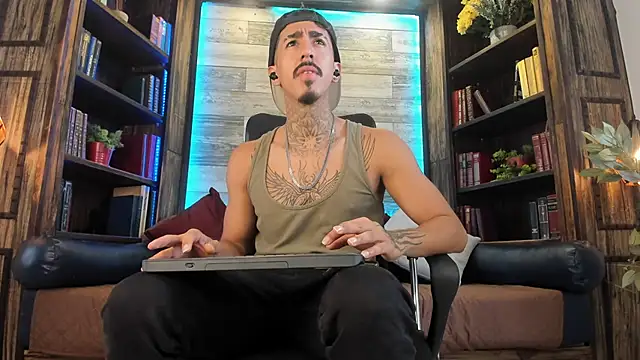 Snapshot of Donovan_Desmond chatting on 3, 10, 2025 Donovan Desmond online show from 3, 10, 2025