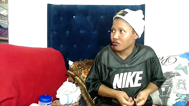 BUNNYCHOWX28 online show from 1, 2, 2026