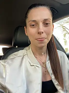 EllyLynn online show from 8, 4, 2026