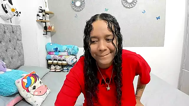Snapshot of nay_and_aleja1 chatting on 9, 10, 2025 nay and aleja1 online show from 9, 10, 2025