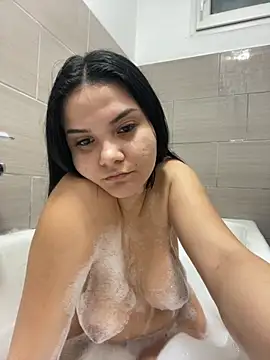 Snapshot of Selena_y chatting on 17, 11, 2025 Selena y online show from 17, 11, 2025