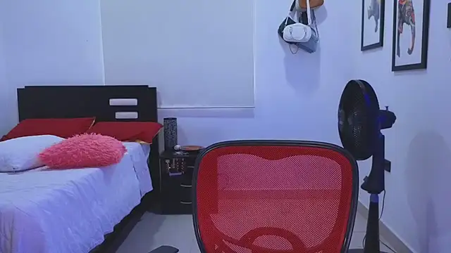 EmilyKisx online show from 7, 10, 2025