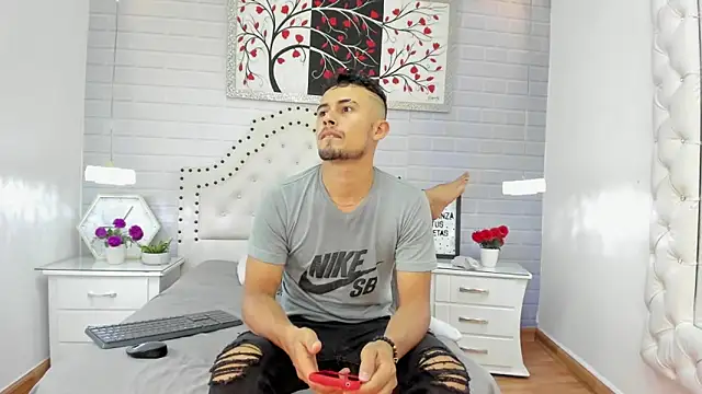 Snapshot of Valentiinoss chatting on 7, 11, 2025 Valentiinoss online show from 7, 11, 2025