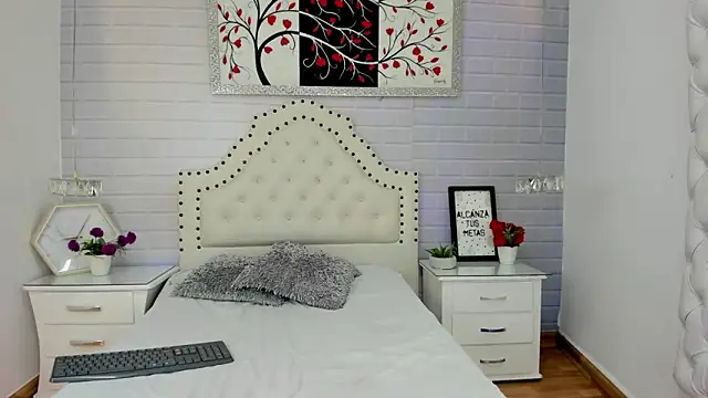 Valentiinoss online show from 18, 12, 2025