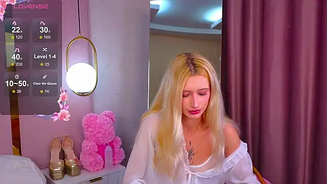 Snapshot of Monica_Leen chatting on 19, 9, 2025 Monica Leen online show from 19, 9, 2025