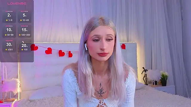 Snapshot of Monica_Leen chatting on 19, 2, 2026 Monica Leen online show from 19, 2, 2026