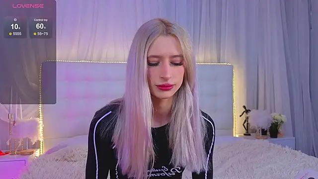 Snapshot of Monica_Leen chatting on 1, 3, 2026 Monica Leen online show from 1, 3, 2026