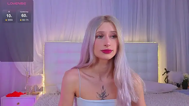 Snapshot of Monica_Leen chatting on 2, 3, 2026 Monica Leen online show from 2, 3, 2026