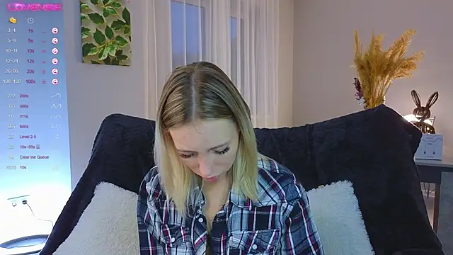 NyxaThorn online show from 17, 10, 2025