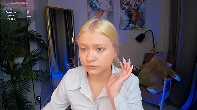 Millie Vanillies online show from 10, 9, 2025