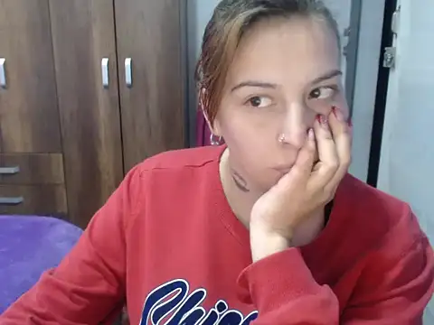 cloequeen15 online show from 9, 10, 2025