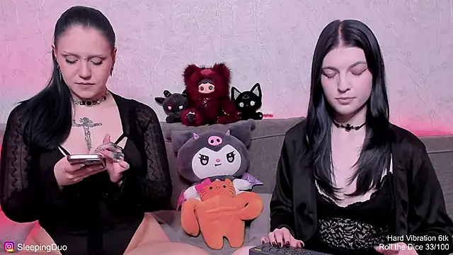 Snapshot of Threesomebabes chatting on 13, 5, 2026 Threesomebabes online show from 13, 5, 2026