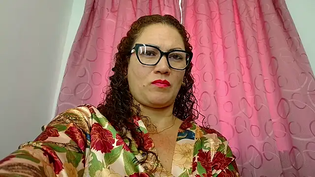 Snapshot of TifanyQueen_ chatting on 12, 9, 2025 TifanyQueen online show from 12, 9, 2025