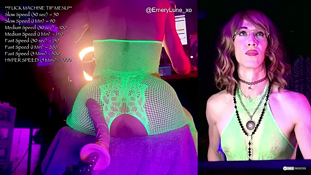 Snapshot of EmeryLune_xo chatting on 22, 10, 2025 EmeryLune xo online show from 22, 10, 2025