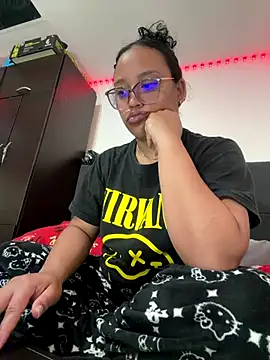 Snapshot of angels_evil chatting on 24, 11, 2025 angels evil online show from 24, 11, 2025