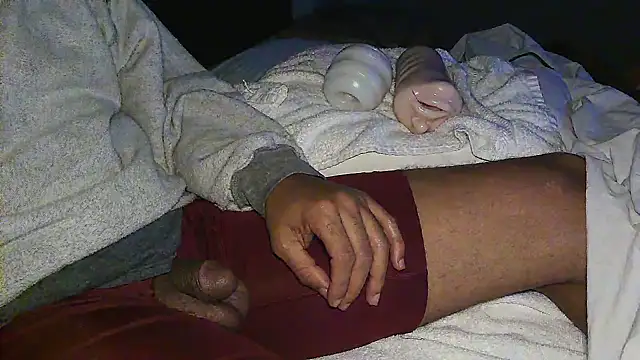 GRiZZLYBONE online show from 8, 11, 2025