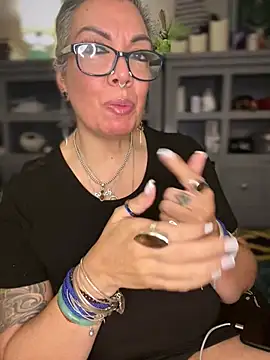 dieseldame1313 online show from 5, 2, 2026