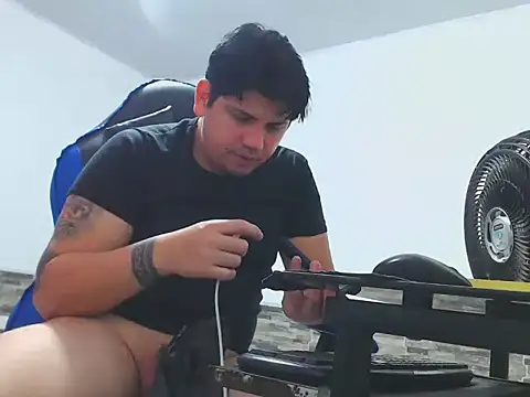 Snapshot of mister_cum1999 chatting on 17, 5, 2026 mister cum1999 online show from 17, 5, 2026