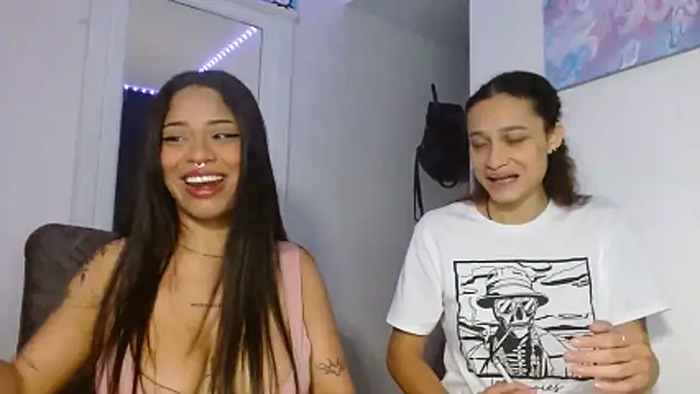 Snapshot of reina_reina chatting on 25, 4, 2026 reina reina online show from 25, 4, 2026