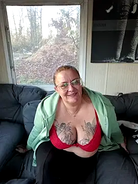 Misspapillon1840 online show from 3, 12, 2025