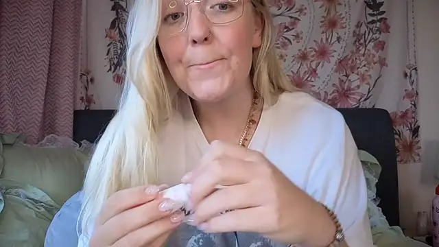 Snapshot of Daisyxoxo_ chatting on 13, 11, 2025 Daisyxoxo online show from 13, 11, 2025