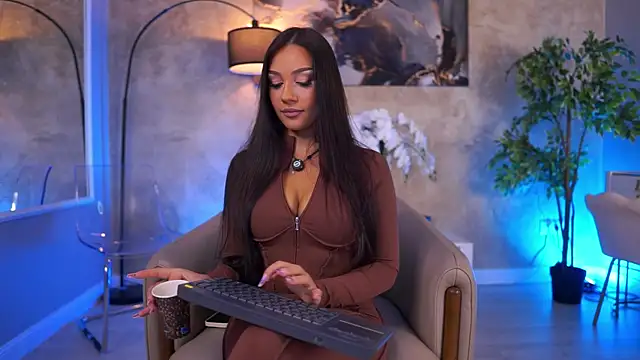 Snapshot of NinaSolenne chatting on 18, 5, 2026 NinaSolenne online show from 18, 5, 2026
