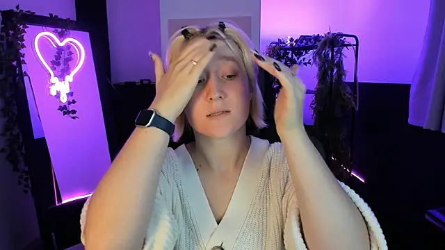 Snapshot of CinBellamy chatting on 22, 9, 2025 CinBellamy online show from 22, 9, 2025