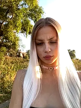 FavoriteKira online show from 16, 9, 2025