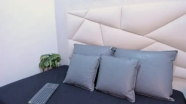 ValeriaJulio  online show from 20, 12, 2025