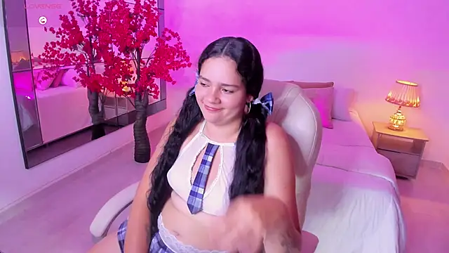 karlie small online show from 17, 4, 2026