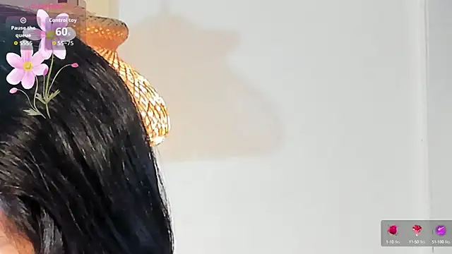 Snapshot of VioletHilton chatting on 22, 9, 2025 VioletHilton online show from 22, 9, 2025