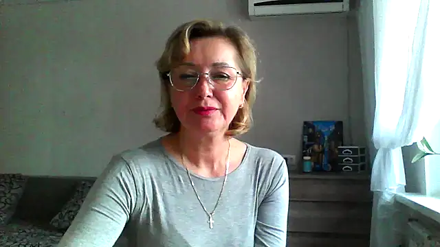 IrynaMolbertx online show from 11, 10, 2025