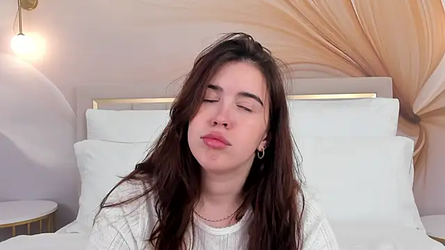 Snapshot of KimberlyBond chatting on 17, 9, 2025 KimberlyBond online show from 17, 9, 2025