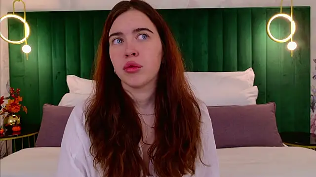 Snapshot of KimberlyBond chatting on 25, 9, 2025 KimberlyBond online show from 25, 9, 2025