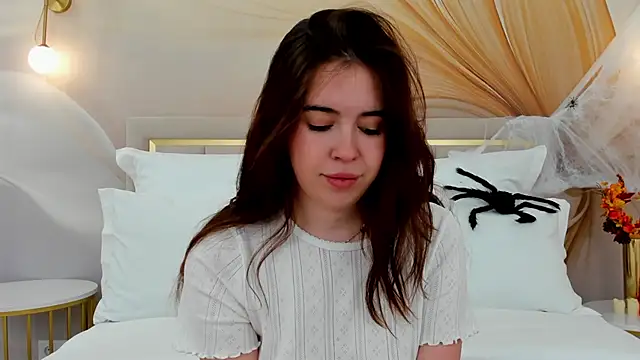 Snapshot of KimberlyBond chatting on 28, 10, 2025 KimberlyBond online show from 28, 10, 2025