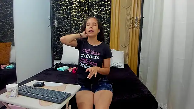 Snapshot of MiaCours chatting on 14, 2, 2026 MiaCours online show from 14, 2, 2026