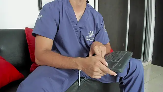 Snapshot of AndretiiAndCamila chatting on 12, 9, 2025 AndretiiAndCamila online show from 12, 9, 2025