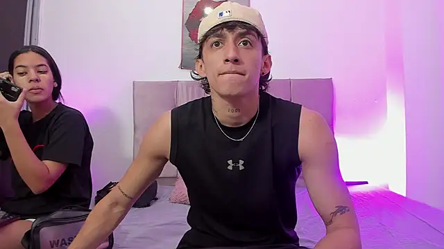 Snapshot of AndretiiAndCamila chatting on 16, 9, 2025 AndretiiAndCamila online show from 16, 9, 2025