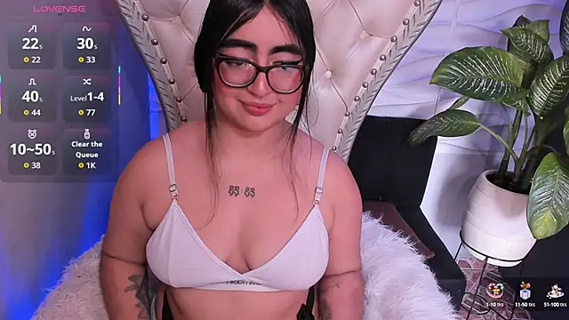 Snapshot of April__foxx chatting on 19, 9, 2025 April foxx online show from 19, 9, 2025