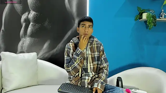 Snapshot of ender_h0t chatting on 10, 10, 2025 ender h0t online show from 10, 10, 2025