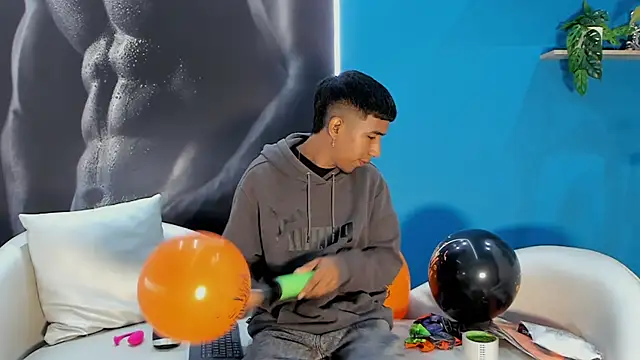 Snapshot of ender_h0t chatting on 12, 10, 2025 ender h0t online show from 12, 10, 2025